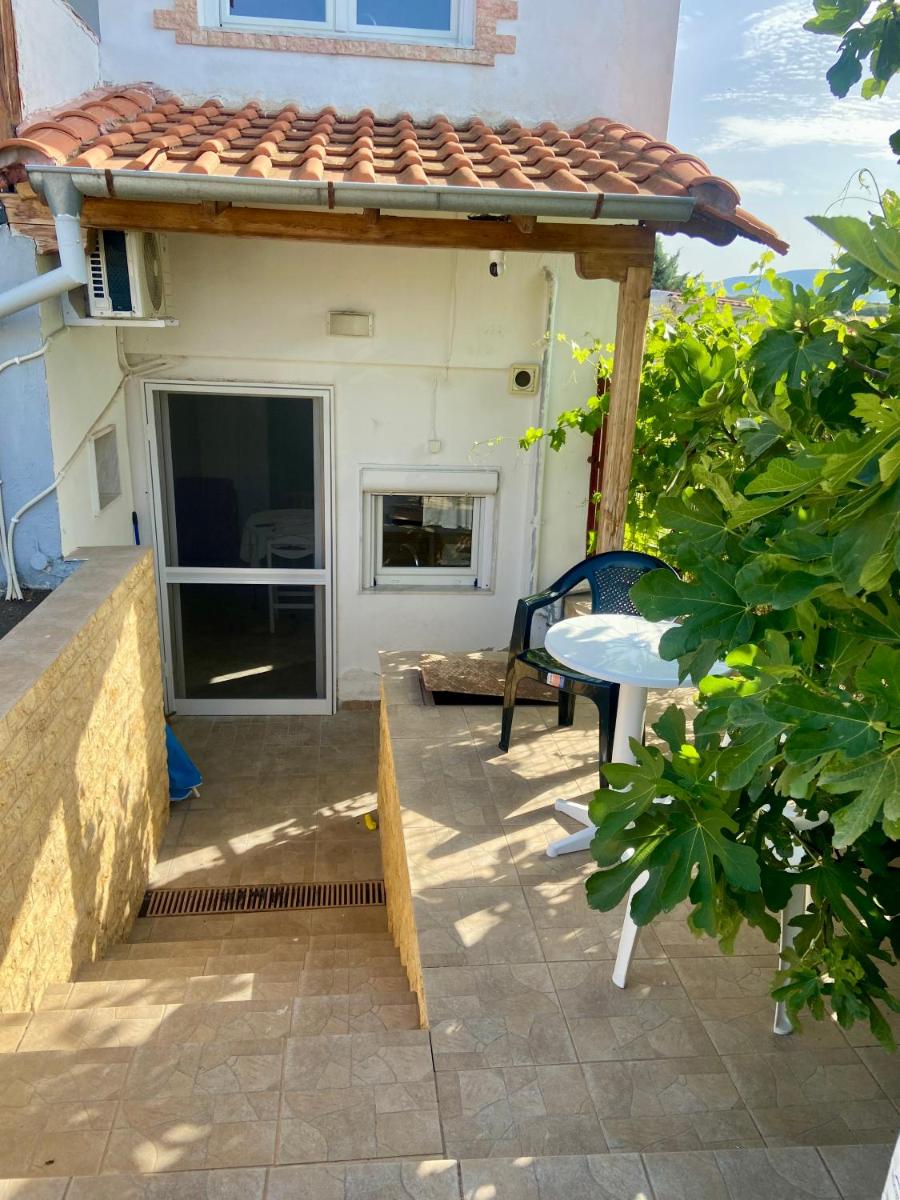 Farm Villa - Housity