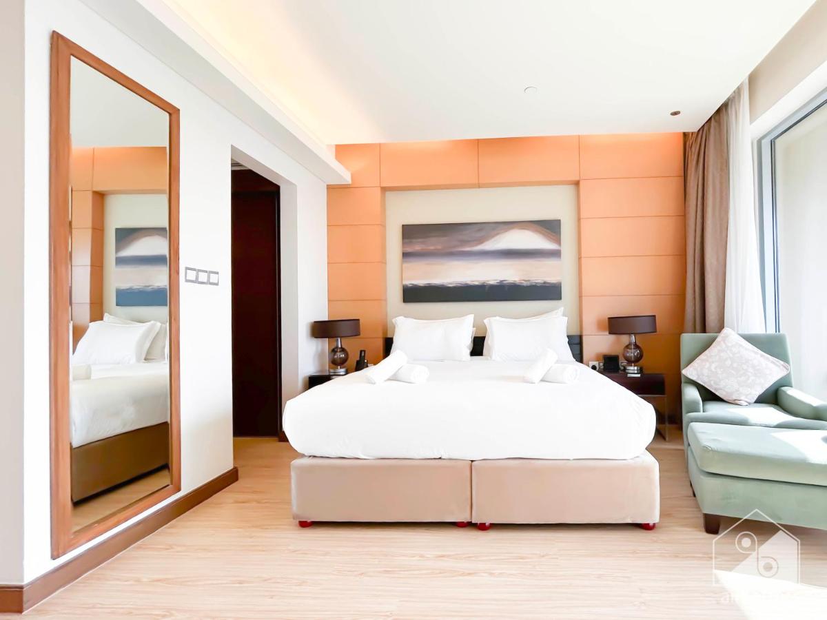 Address Dubai mall Balcony Burj view - Housity