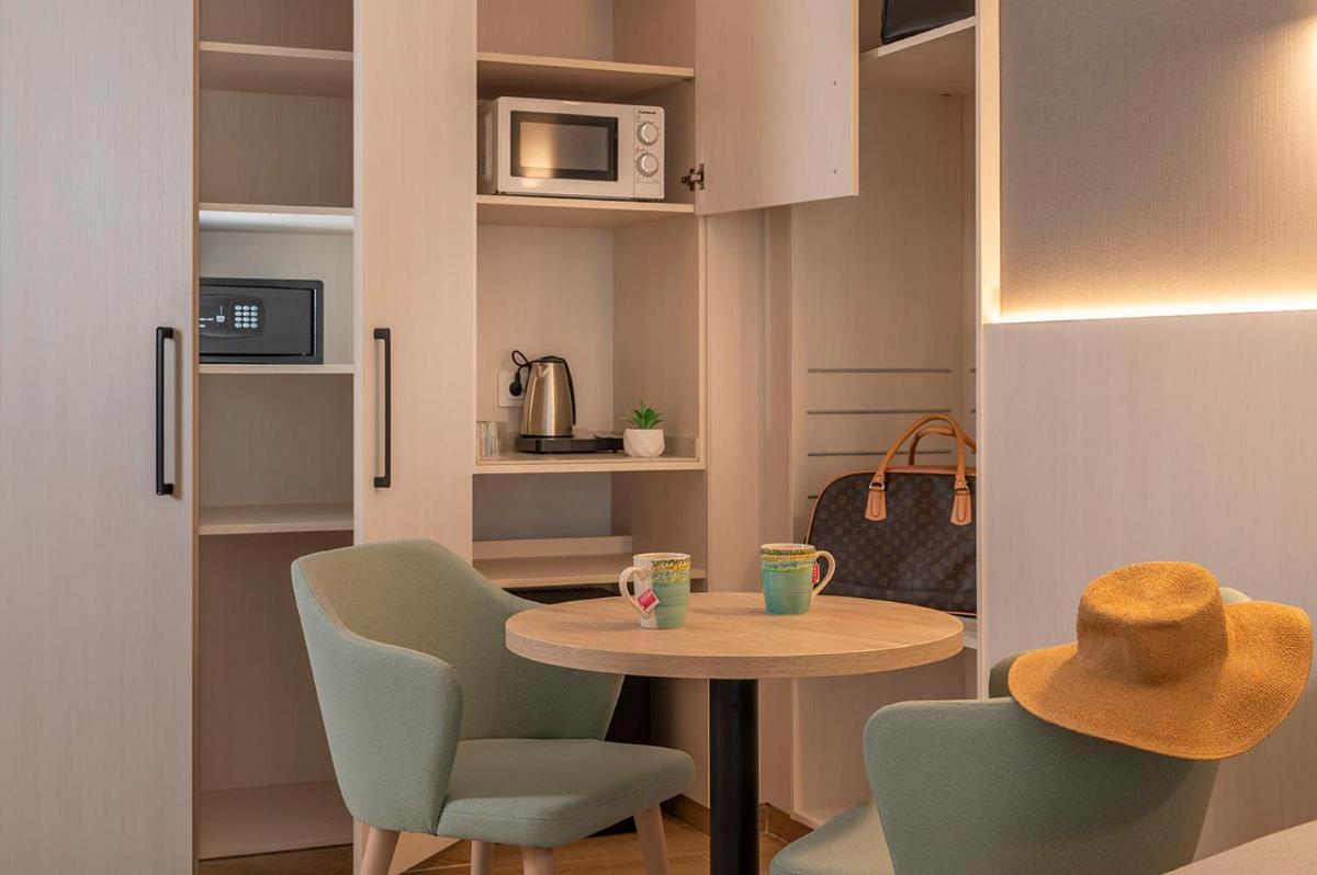 Una cocina o zona de cocina en Aparthotel Costa Encantada