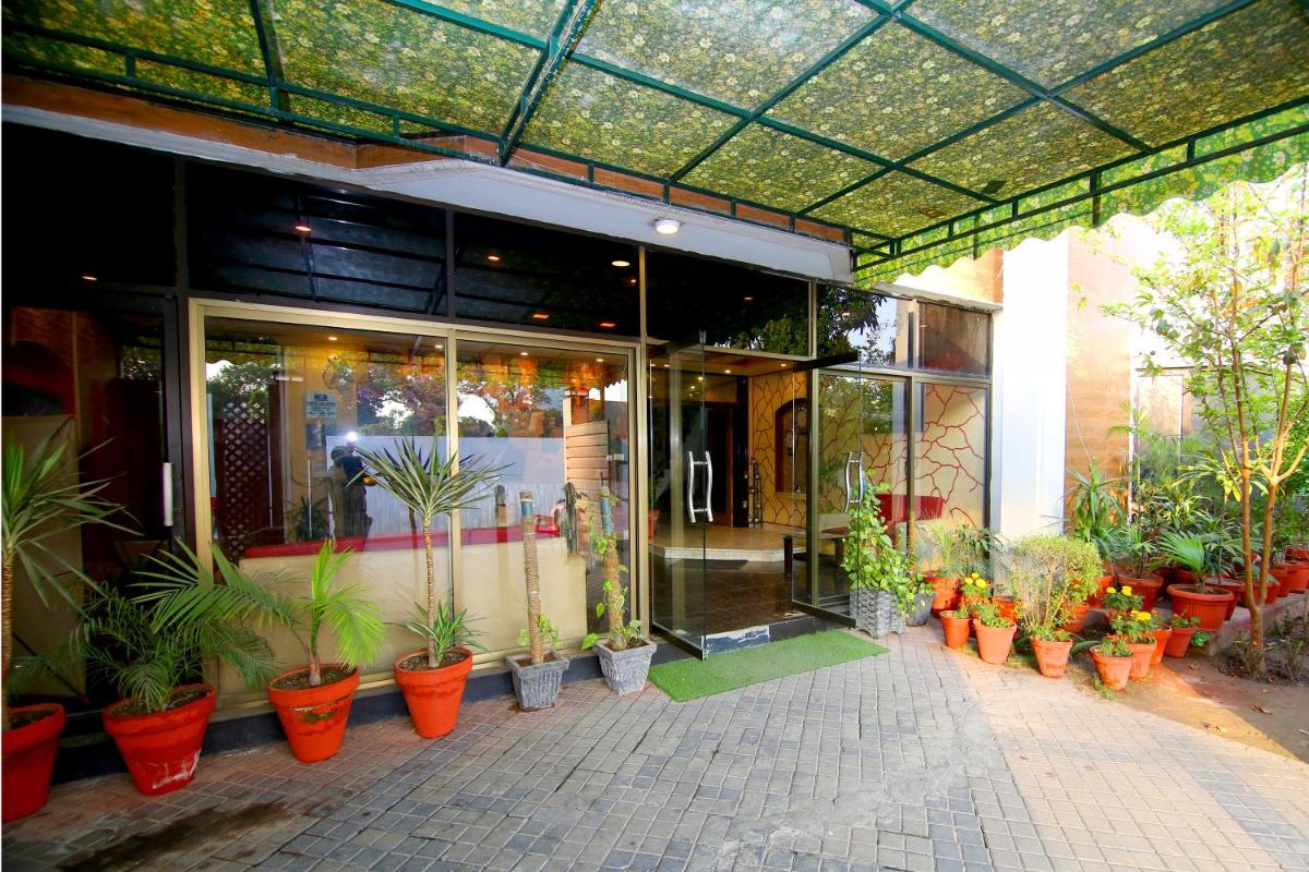 Premier inn Mall Lahore - Housity