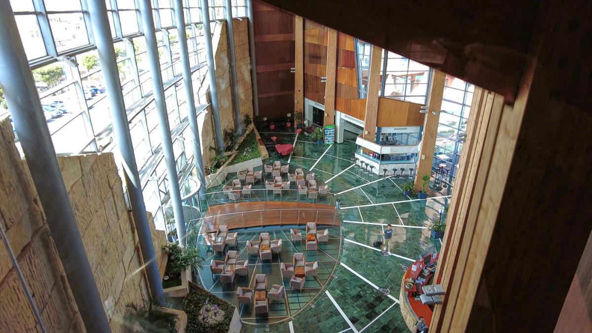 Un restaurante o sitio para comer en Protur Roquetas Hotel & Spa
