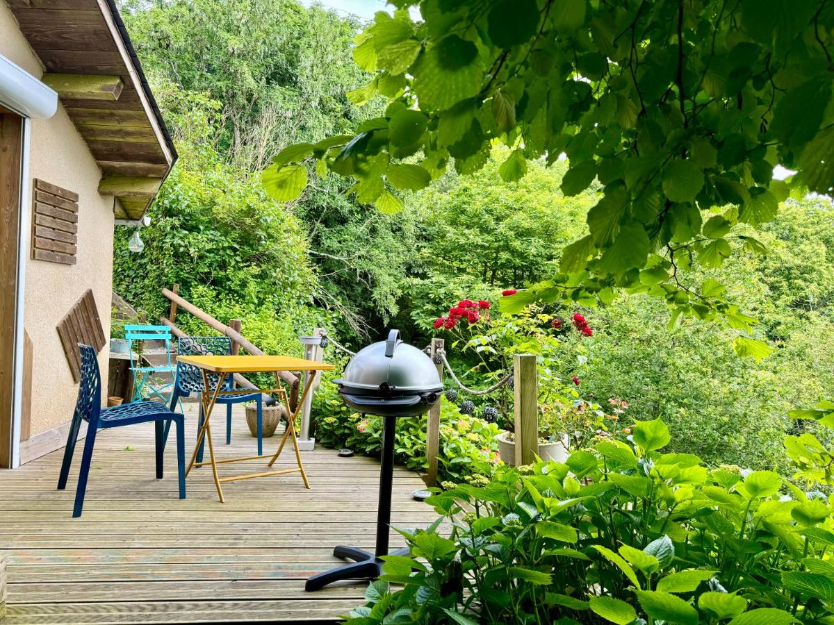 la chambre d hotes de marie indépendante et sa terrasse avec vue panoramique proche alpes mancelles - Housity
