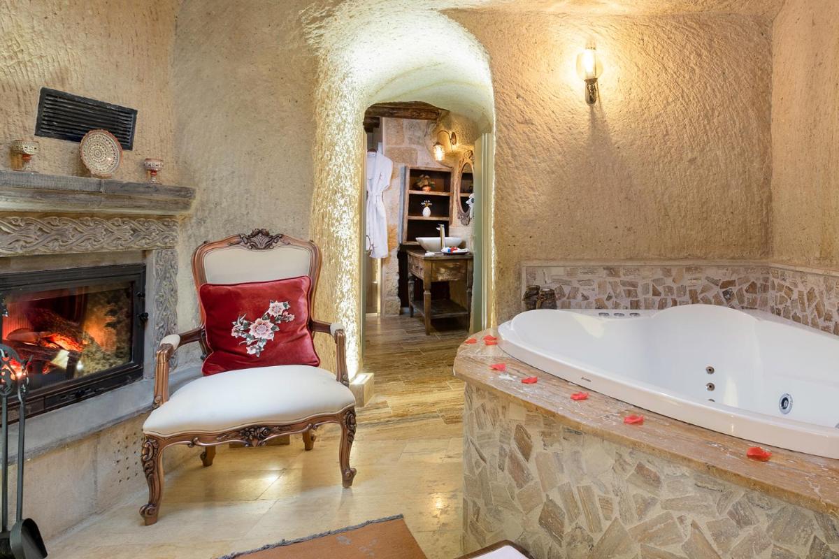 Elysion Cave Suites - Housity