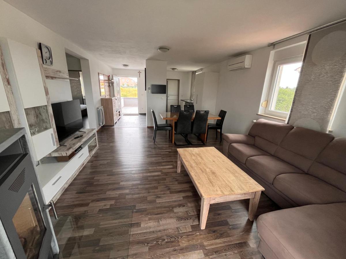 Sea view apartment - Housity