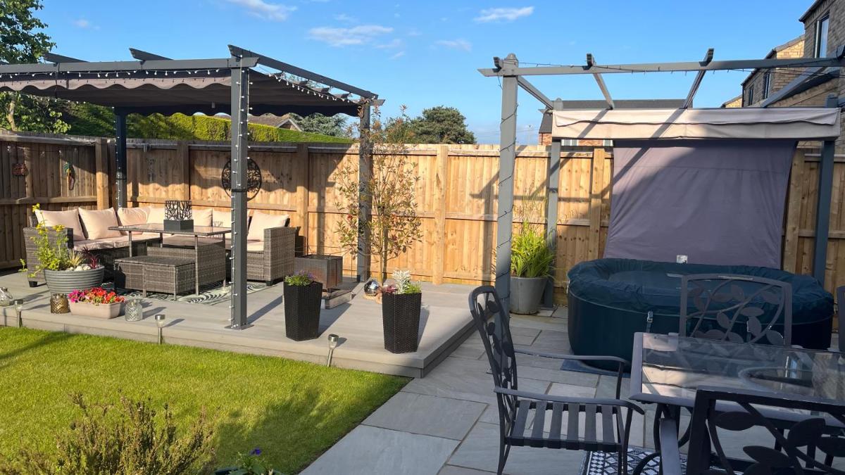 Boutique style room, King Sized Bed, Breakfast, Own Bathroom, Free Parking, Gosberton Village - Housity