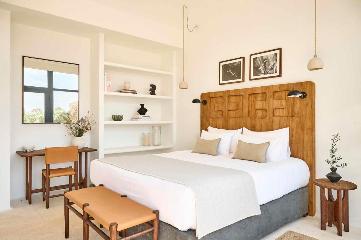 Cama o camas de una habitación en CAP Menorca Relais & Chateaux