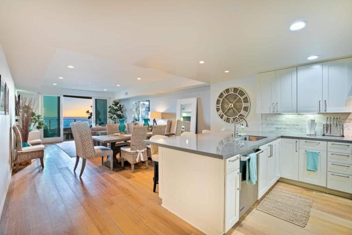 Escape to Seaside Luxury at Windansea Beac - Housity
