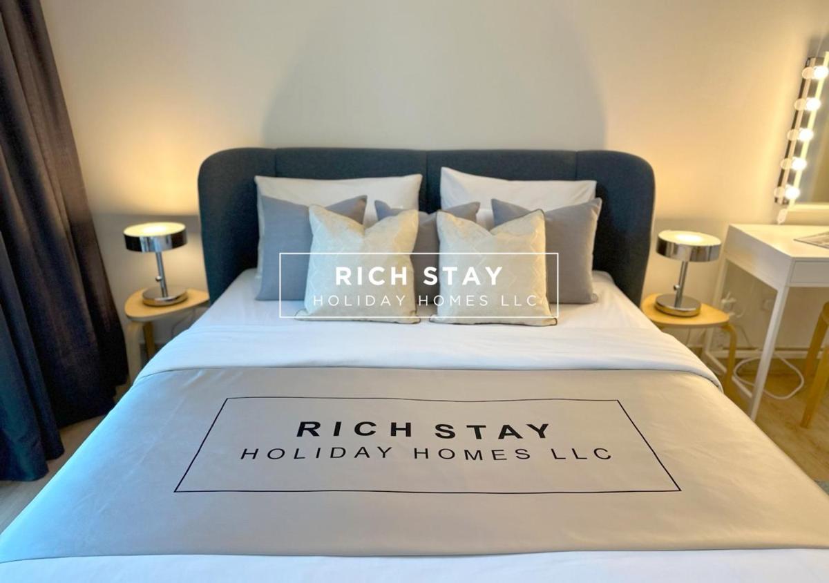 Upgraded 1BR in Downtown with Burj Khalifa View - Housity
