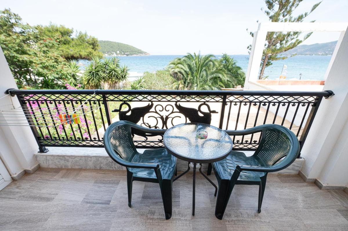 Seaside Apartment Poros - Hizvo