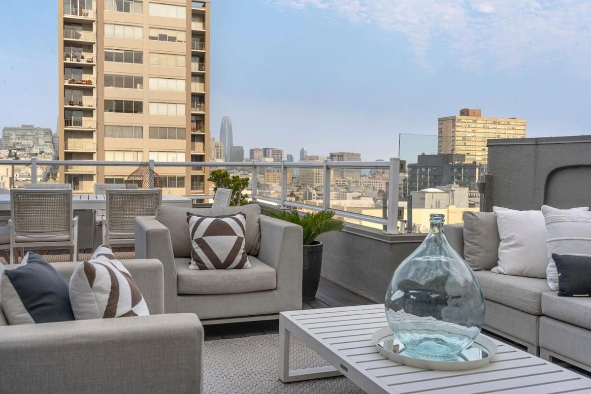 Elevated Charm Penthouse Paradise in Pacific Heights - Housity