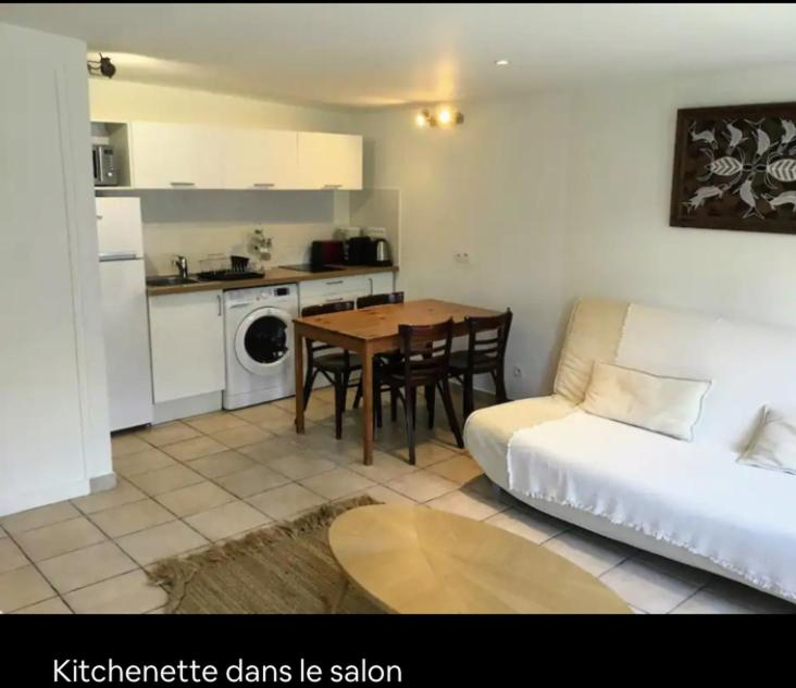 Appartement lumineux avec balcon au coeur de Paris - Housity