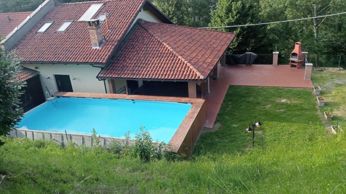 ALBA-ASTI-LANGHE Villa con vigna, patio e piscina - Housity