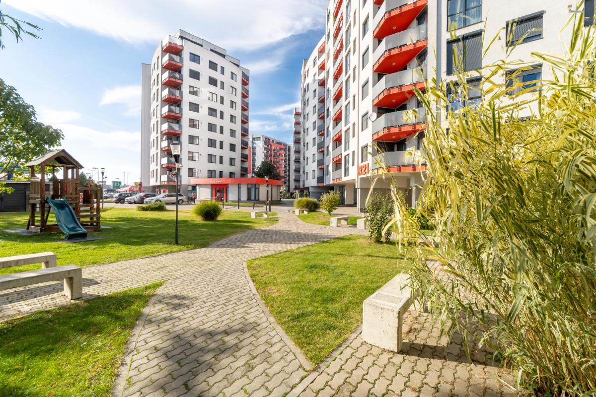 ARI Rose Apartment with Cozy Balcony - Housity