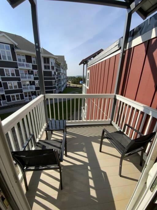 Stroll to Slopes, Village Area, Ski in-out MtLodge 308 - Housity