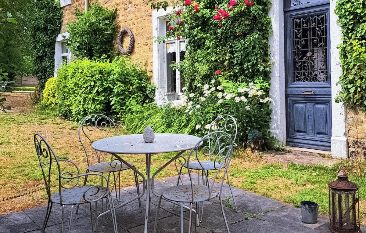 Lovely Home In Carly With Wifi - Housity