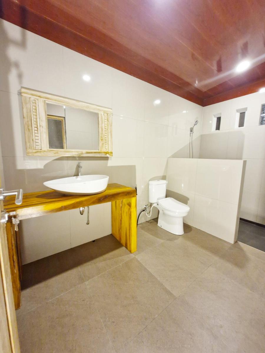 Peraja Bungalows Loyok - Housity
