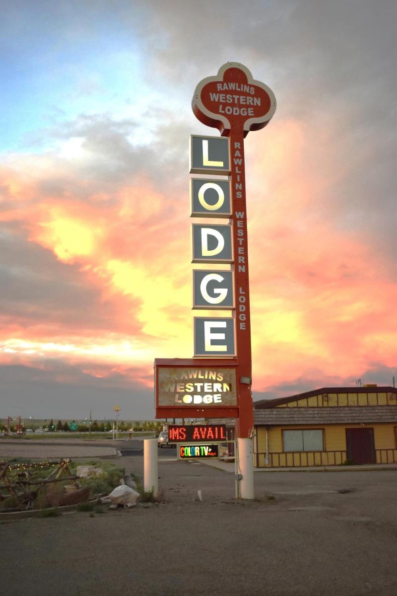 Rawlins Western Lodge - Housity