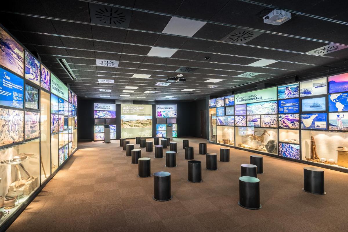 Una televisión o centro de entretenimiento en Barceló Tenerife