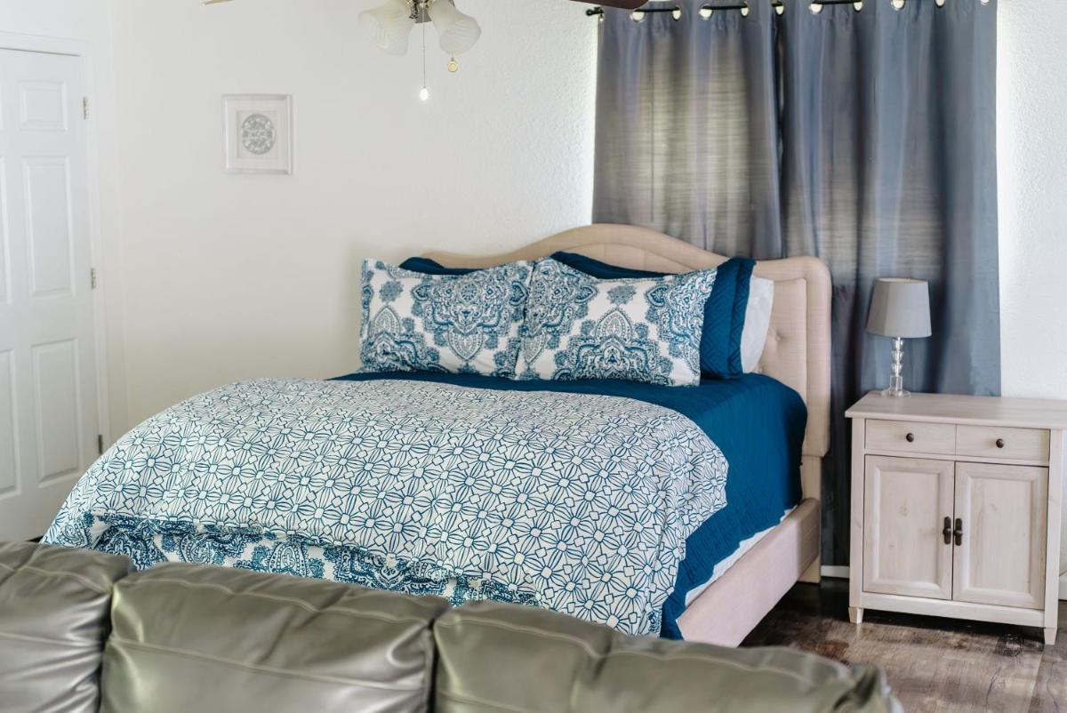 Anchor Inn and Suites - Housity