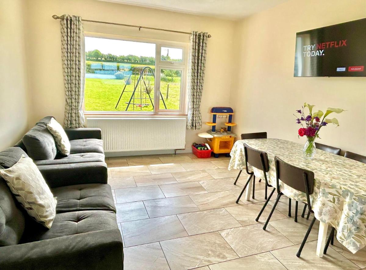 Breenville Farm House - Housity