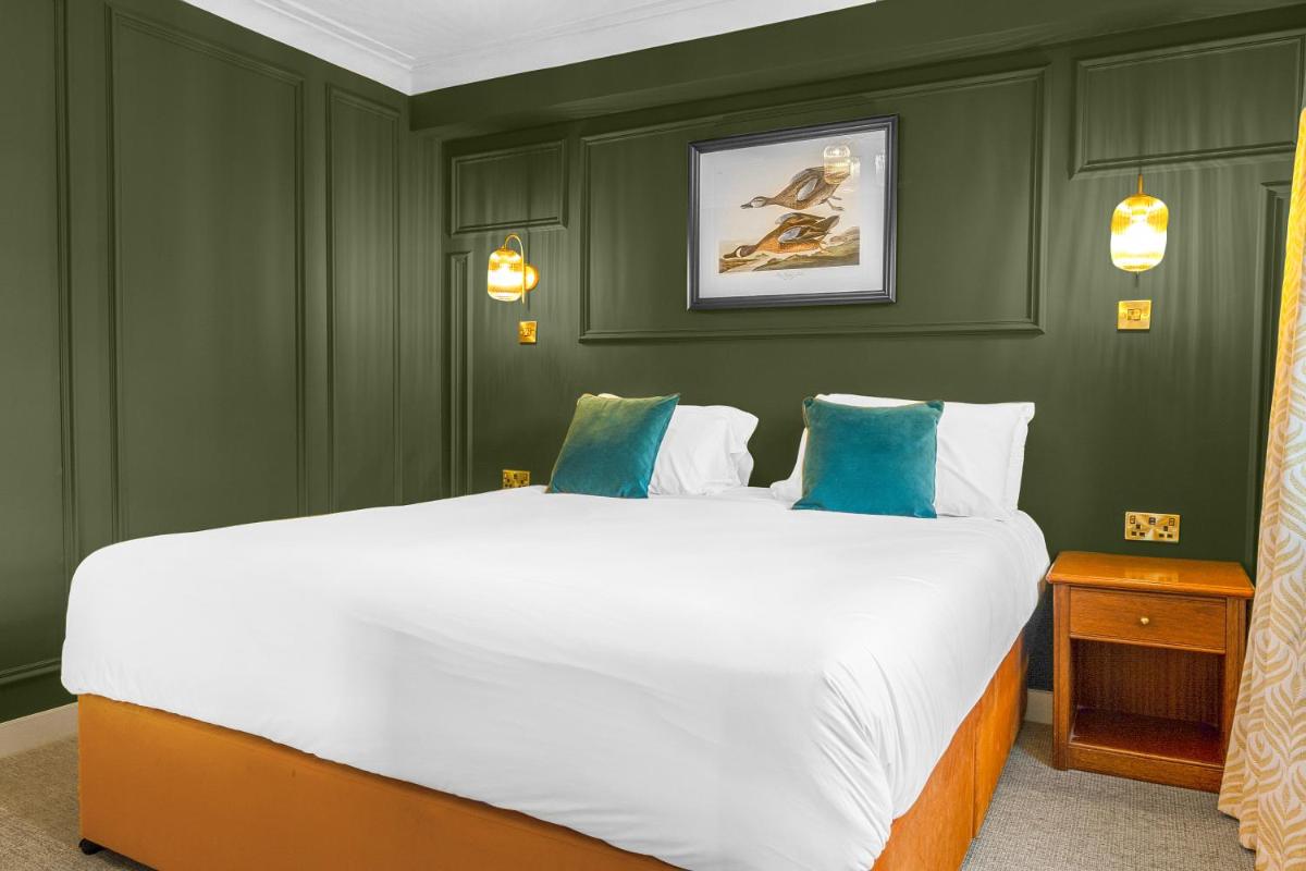 The Alyth Hotel - Housity