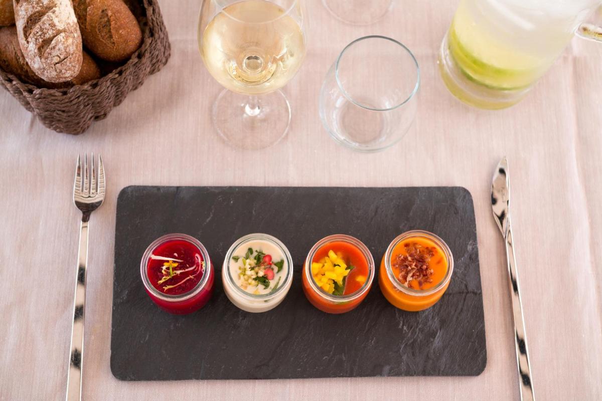 Comida en o cerca de este hotel