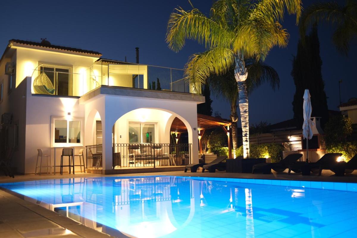 Suitetrails - Sunset Villa private complex heated pool