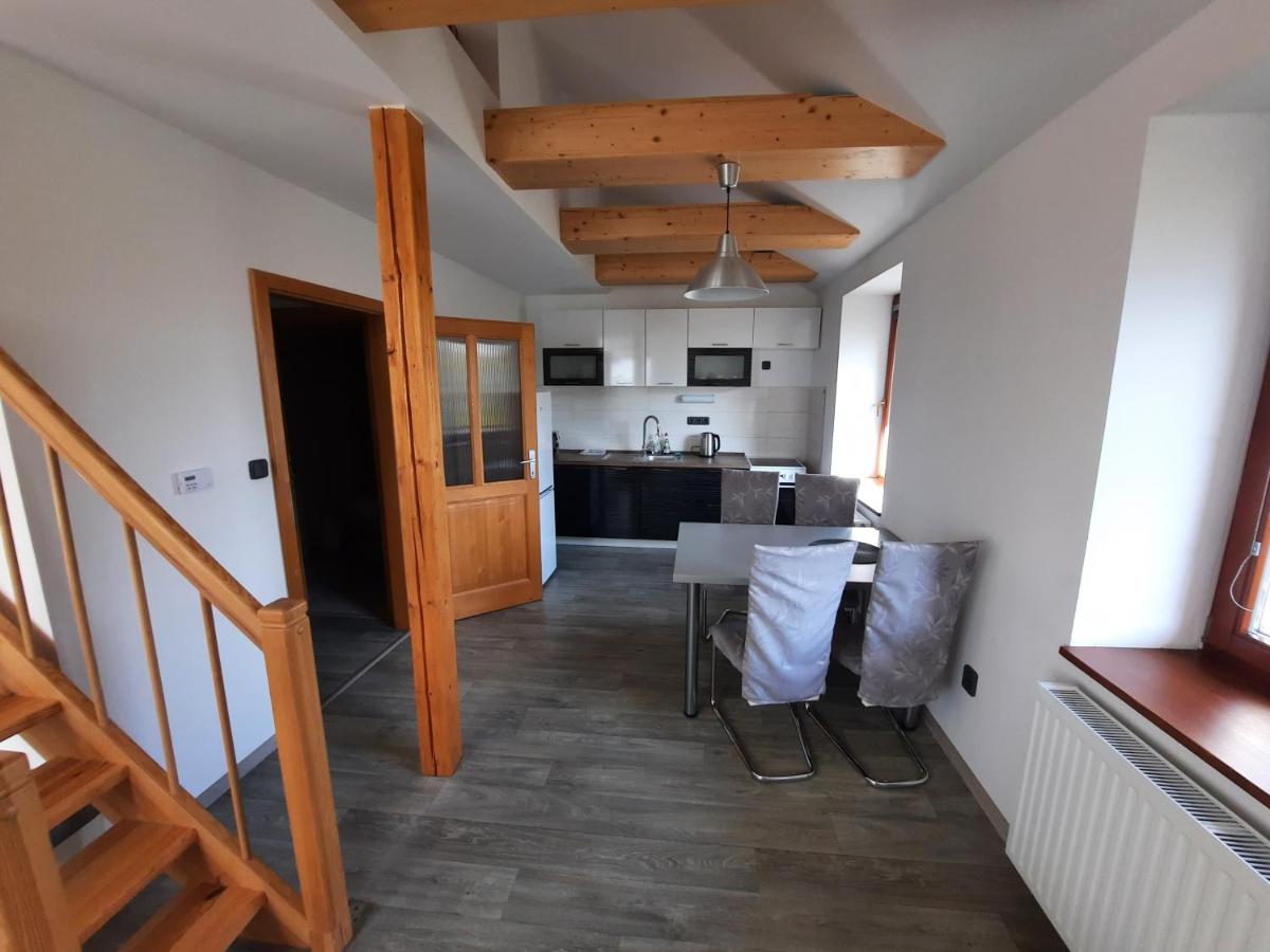 Ubytování Nad rybníkem Nová Říše - apartmán Západ - Housity
