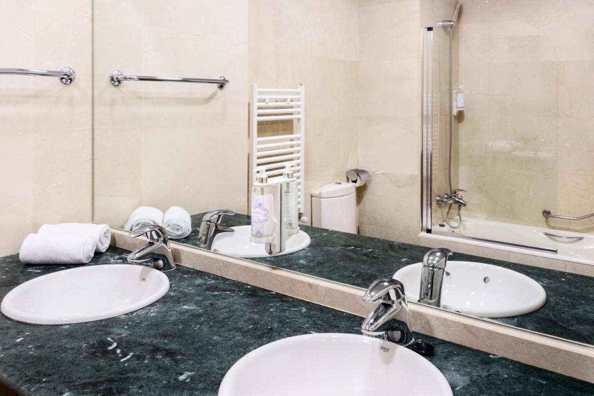 B&B HOTEL Madrid Aeropuerto T4 - Housity