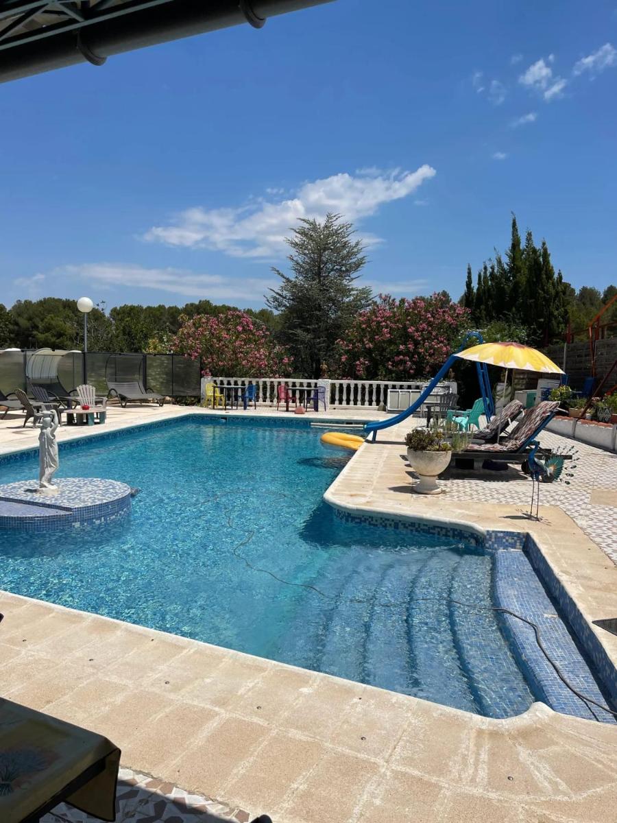 Charming Villa in Turis with Shared Pool and Garden - Housity