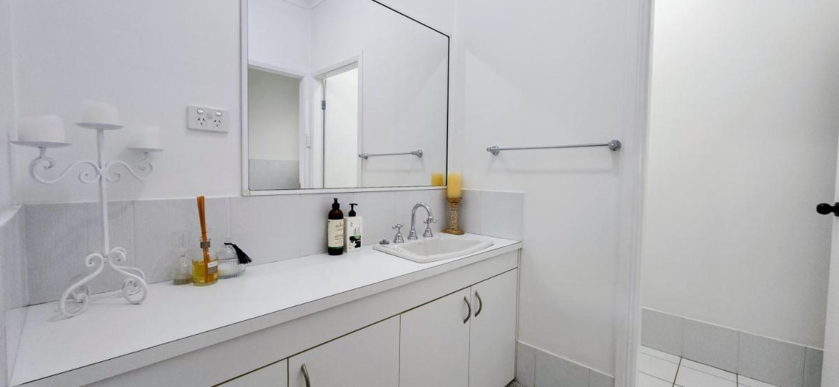 270 On Church - Spacious Alfresco Area - Housity
