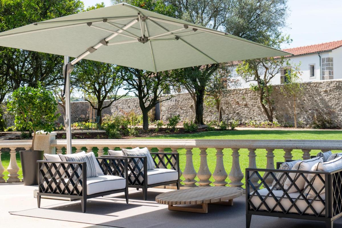 Um jardim no exterior de Amoure Hotel - The Leading Hotels of the World