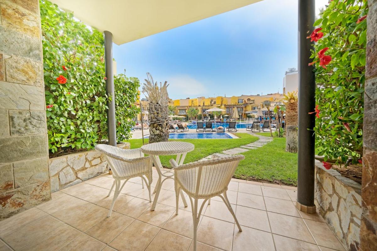 Piscina en o cerca de Bull Vital Suites & Spa Boutique Hotel - Only Adults