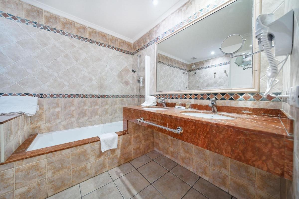 Un baño de Bull Vital Suites & Spa Boutique Hotel - Only Adults