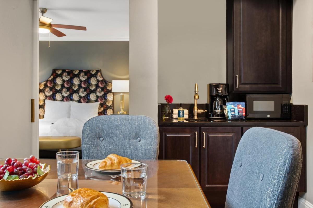 Inn at the Opera - Housity
