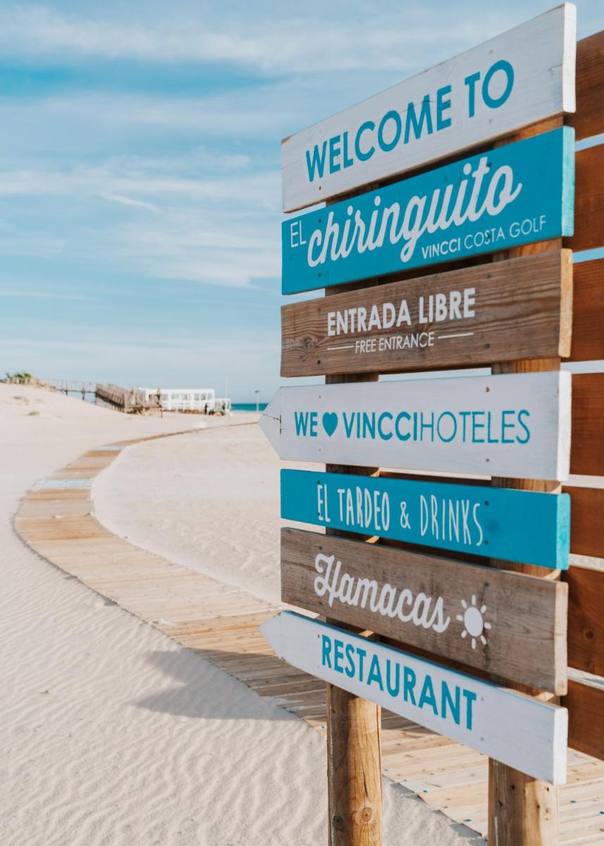 Certificado, premio, señal o documento que está expuesto en Vincci Resort Costa Golf