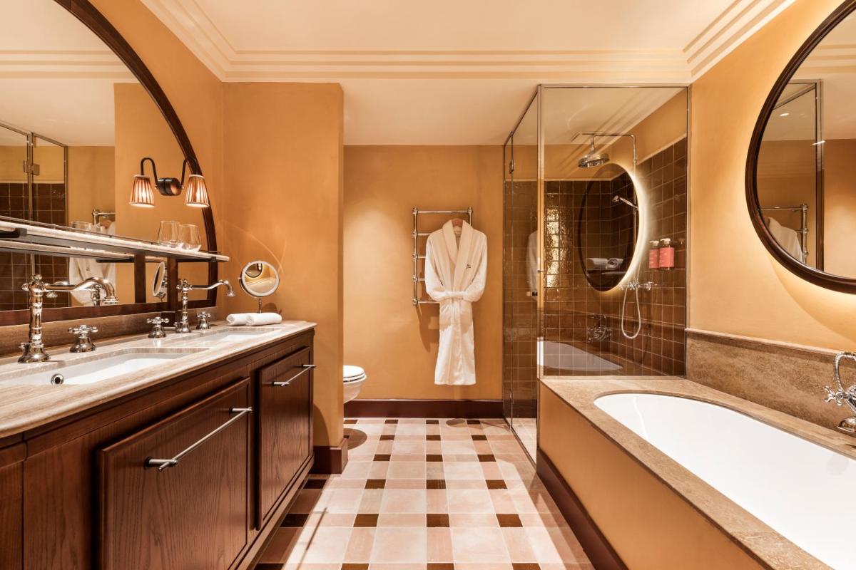 Salle de bains dans l'établissement Le Mas Candille