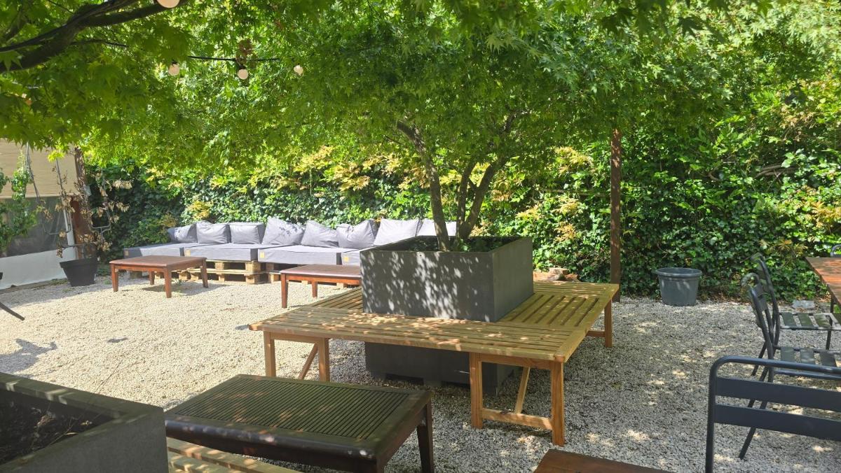 Jardin de l'établissement Hotel Logis - Chateau de Beauregard