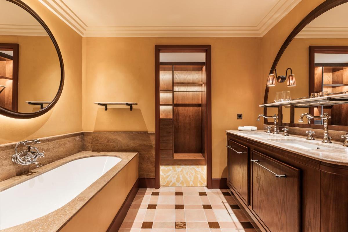 Salle de bains dans l'établissement Le Mas Candille