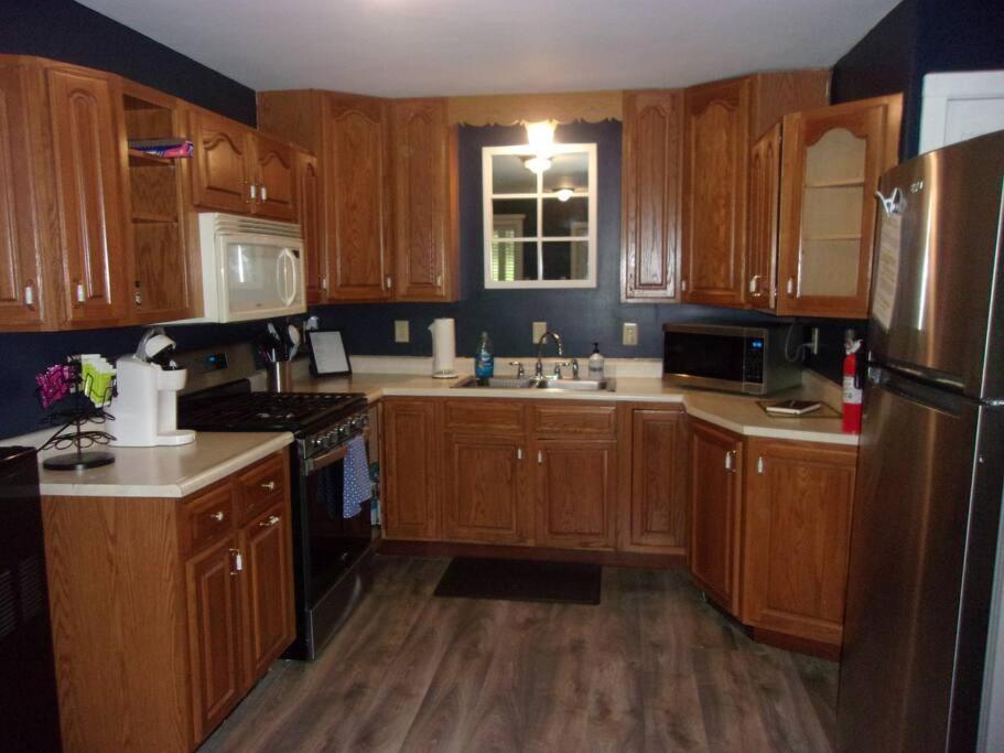 Pondside Hideaway - Housity