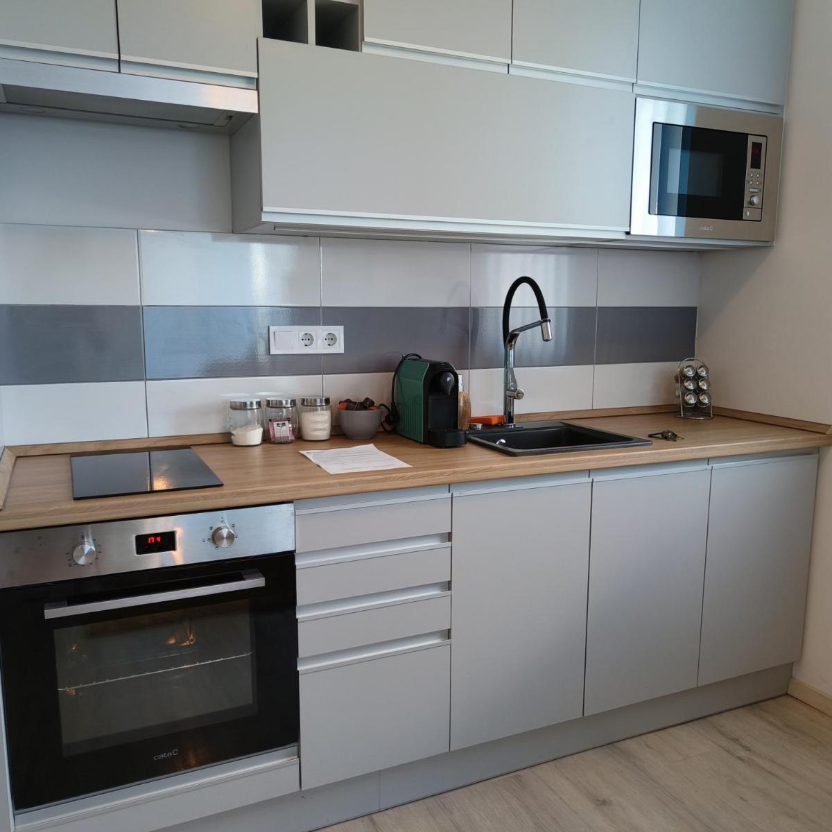 Pe-Ki Lux Apartman Székesfehérvár - Housity