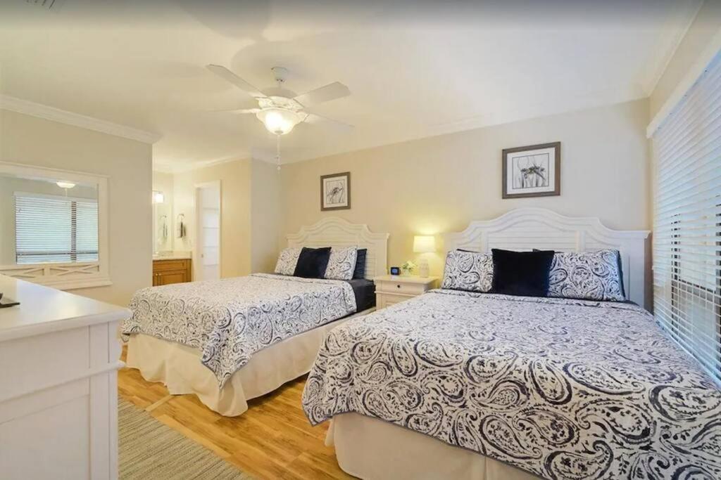 Cozy Family Condo - Newly Renovated on Siesta Key! - Housity
