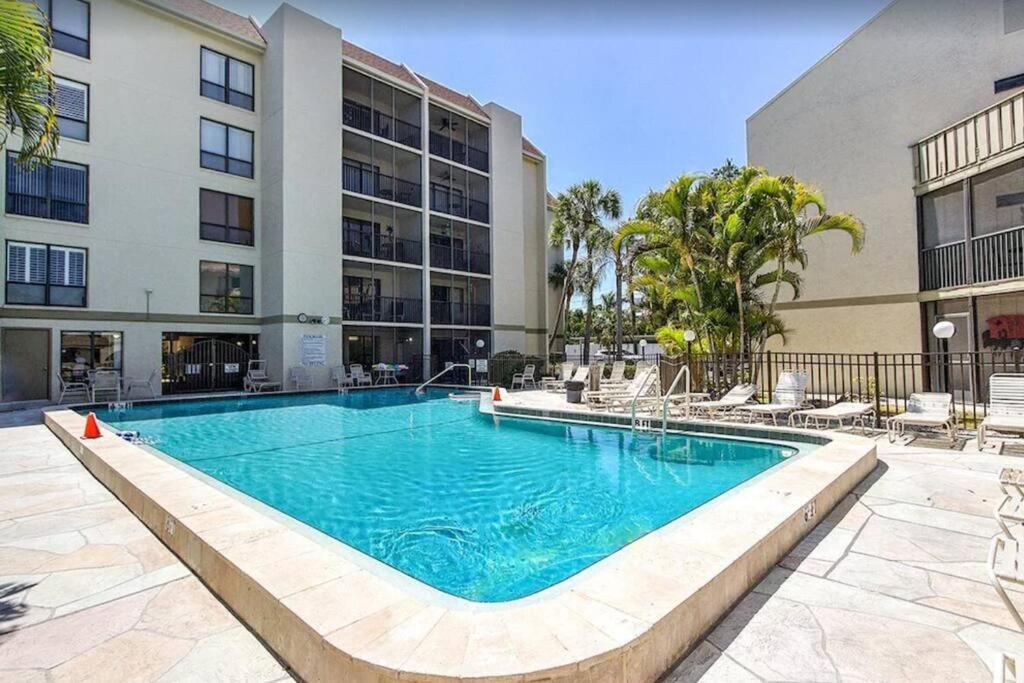 Cozy Family Condo - Newly Renovated on Siesta Key! - Housity