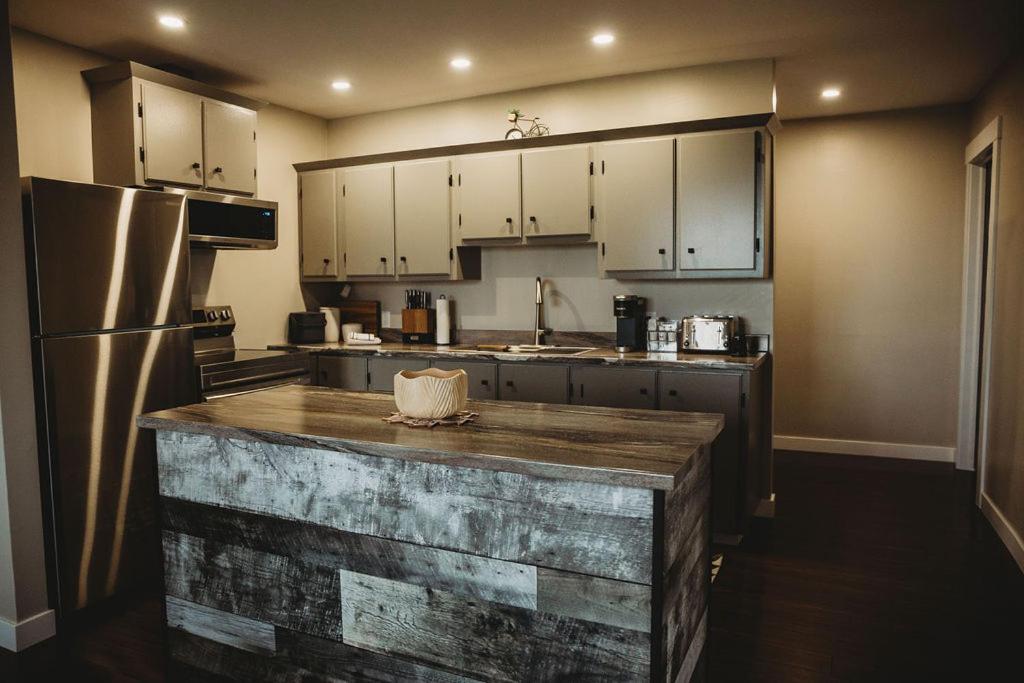 Riverside Suites - Housity