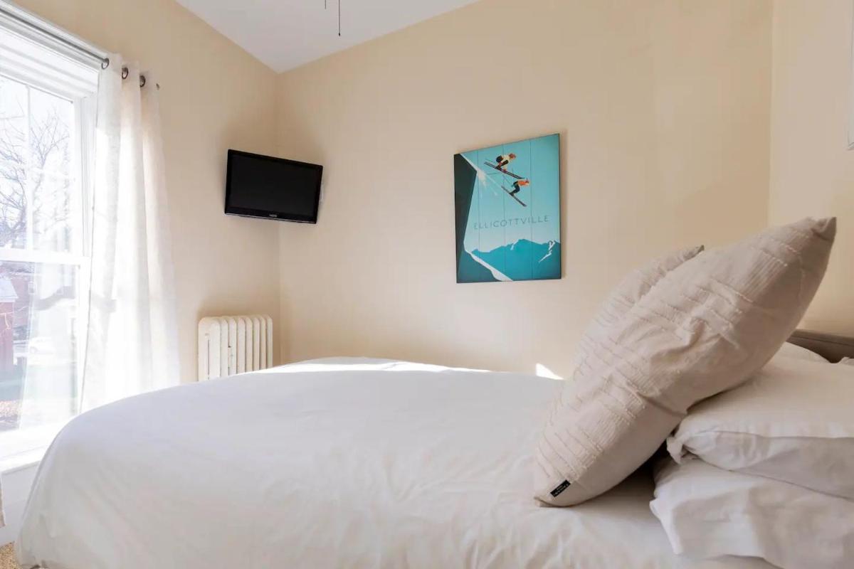 HISTORIC COMFY CONDO- Heart of Ellicottville, Self Checkin - Housity