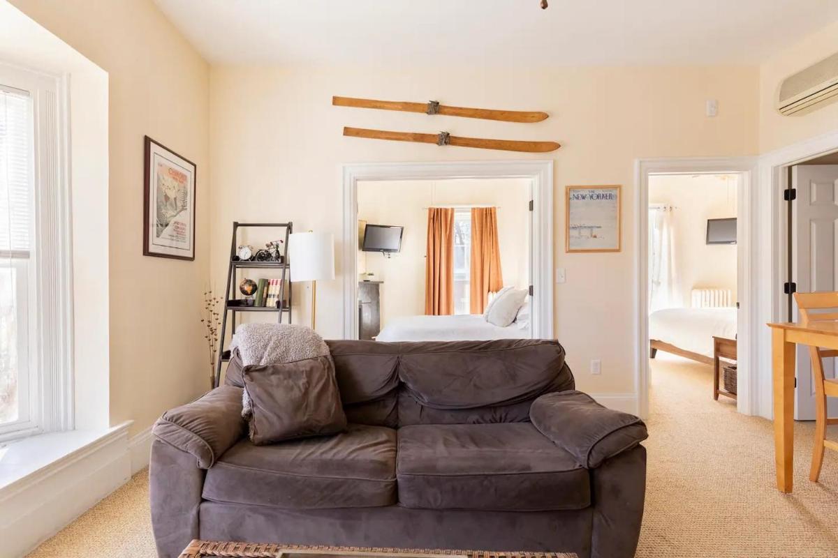 HISTORIC COMFY CONDO- Heart of Ellicottville, Self Checkin - Housity
