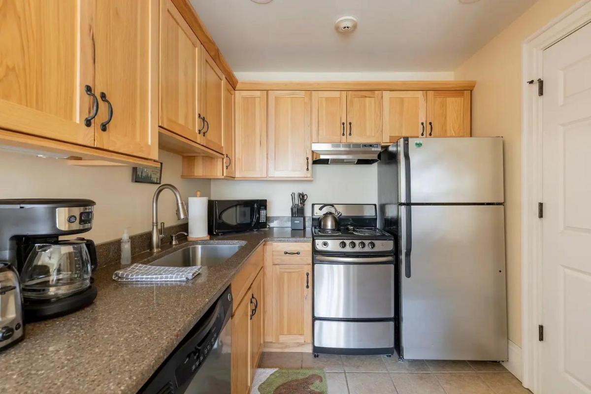 HISTORIC COMFY CONDO- Heart of Ellicottville, Self Checkin - Housity
