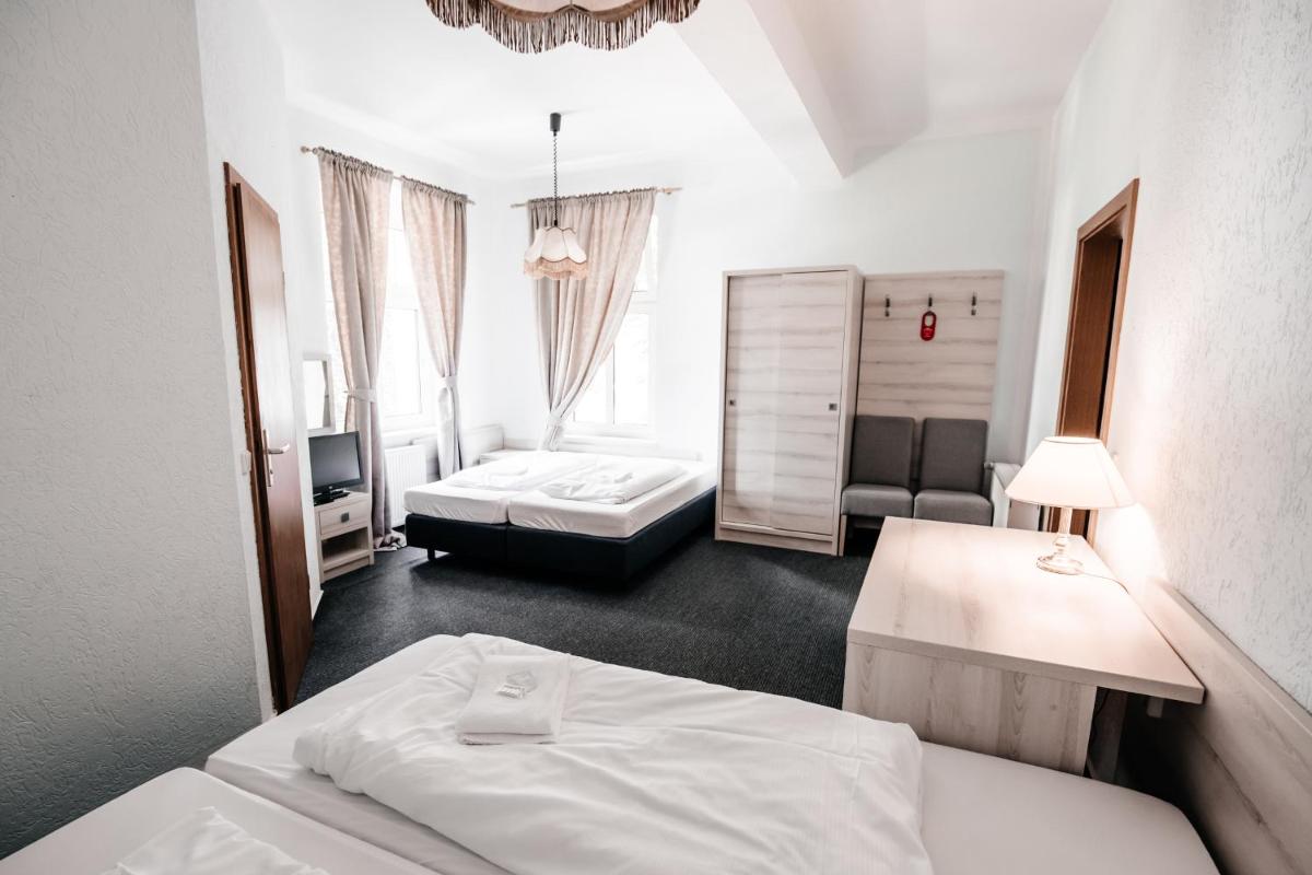 Hotel am Fluss - Housity
