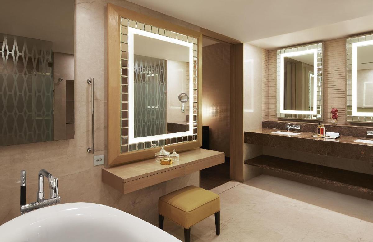 Taj Santacruz - Housity