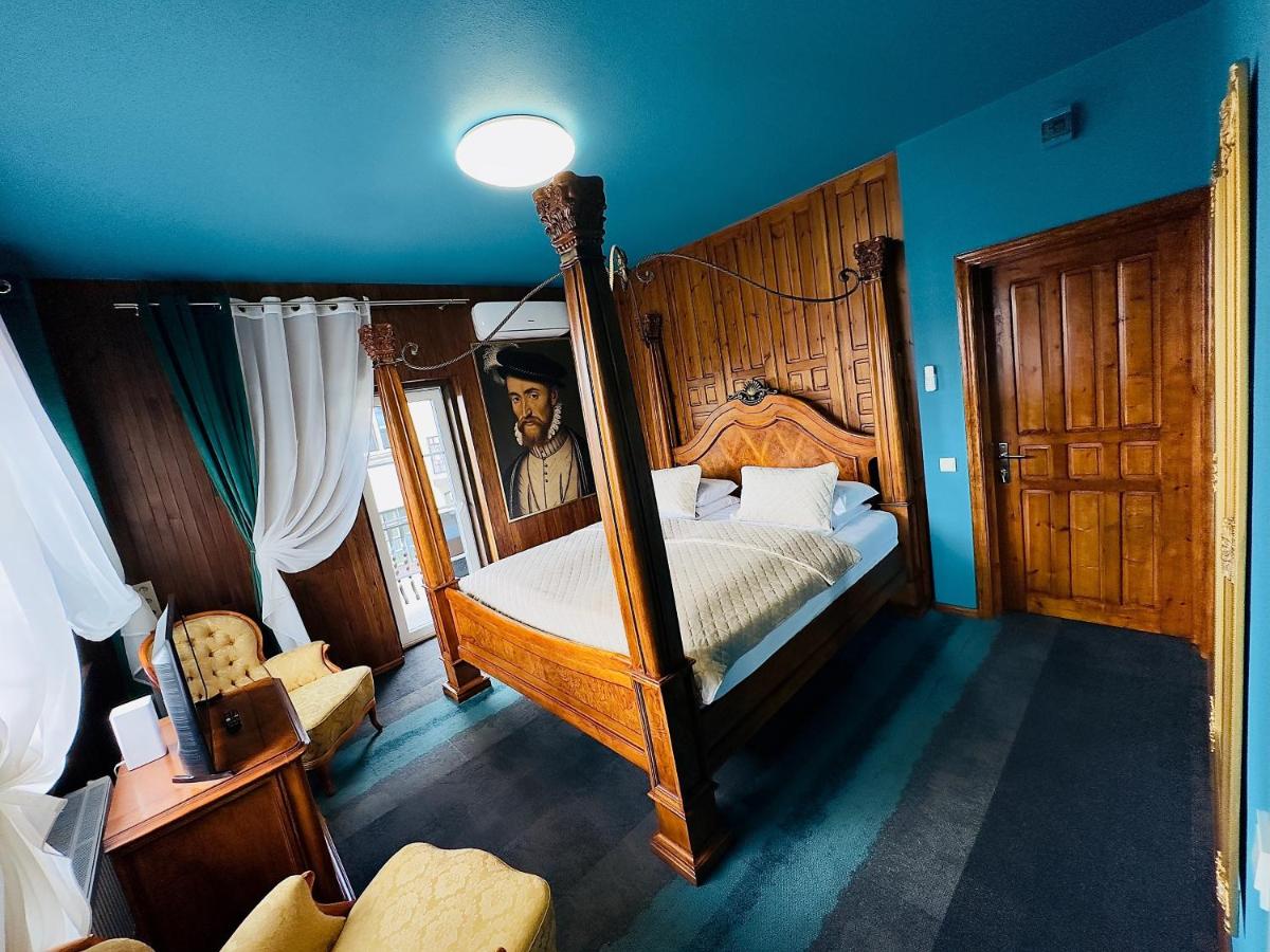 Suitetrails - Broken bed hootel